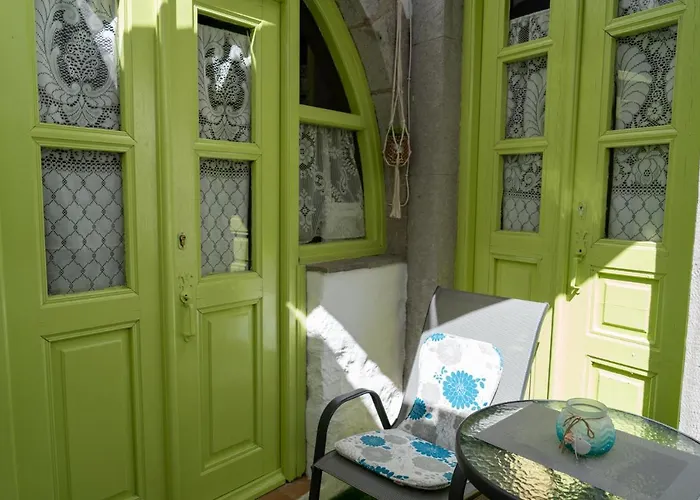 Vintage White House 아파트 파트모스